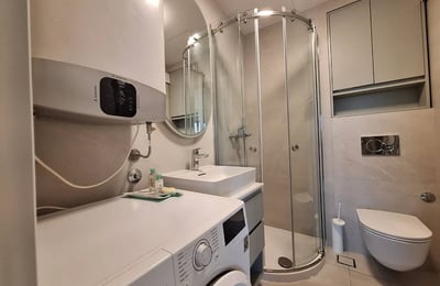 Alquiler de un amplio apartamento de 3 habitaciones, 73 m², centro de Novi Belgrado, Serbia